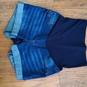 Like new maternity shorts